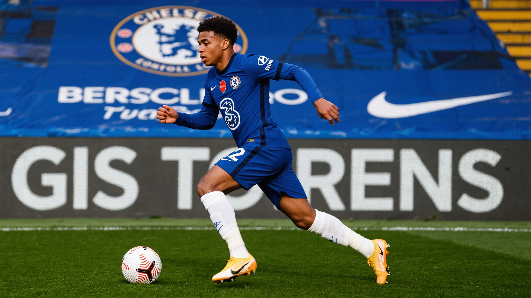 图片报:吉滕斯与切尔西就个人合同条款达成一致 图片报:吉滕斯与切尔西就个人合同条款达成一致